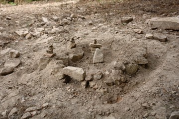 Im Jahre 2009 errichteten Besucher der Ausgrabung dieses "Modell" der Altenburg.