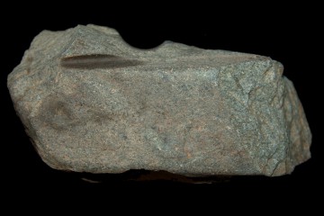 Rohling einer Steinaxt von der Ostwand des Palas der Ketzelburg: Draufsicht