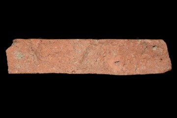 Fragment einer Bodenfliese von der Ketzelburg: Seitenansicht