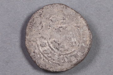 Silbermünze aus dem Kloster Elisabethenzell, Fd.-Nr. 906, H. 2,6 cm, Br. 2,7 cm