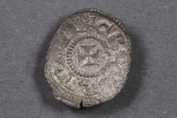 Silbermünze aus dem Kloster Elisabethenzell, Fd.-Nr. 962, H. 0,8 cm, Br. 1,0 cm