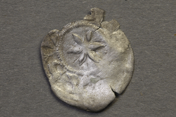Silbermünze aus dem Kloster Elisabethenzell, Fd.-Nr. 519, H. 1,4 cm, Br. 1,3 cm