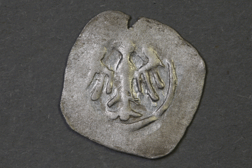 Silbermünze aus dem Kloster Elisabethenzell, Fd.-Nr. 585, H. 1,35 cm, Br. 1,4 cm