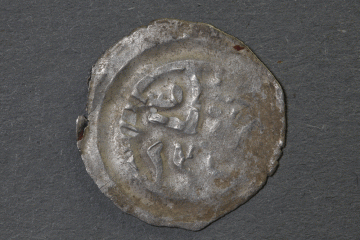 Silbermünze aus dem Kloster Elisabethenzell, Fd.-Nr. 607, H. 1,65 cm, Br. 1,8 cm
