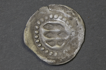 Silbermünze aus dem Kloster Elisabethenzell, Fd.-Nr. 607, H. 1,55 cm, Br. 1,5 cm