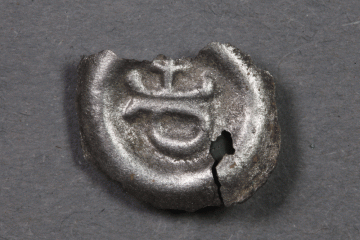 Silbermünze aus dem Kloster Elisabethenzell, Fd.-Nr. 642, H. 1,2 cm, Br. 1,5 cm