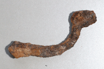 Fragment eines Radsporns (?) vom Kloster Elisabethenzell, um 1300, Fd.-Nr. 1185, H. 5,3 cm, Br. 9,6 cm