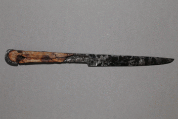 Fragment eines Messers vom Kloster Elisabethenzell, nach 1400., Fd.-Nr. 255, H. 1,9 cm, Br. 19,4 cm