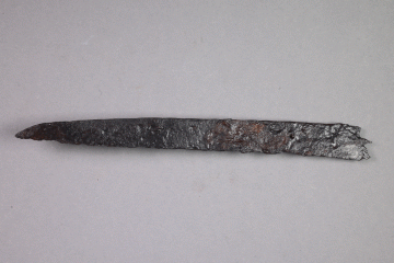 Fragment eines Messers vom Kloster Elisabethenzell, erstes Drittel 14. Jh.., Fd.-Nr. 560, H. 2,2 cm, Br. 18,8 cm
