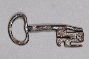 Schlüssel vom Kloster Elisabethenzell, 1. Drittel 14. Jh., Fd.-Nr. 1017, H. 2,6 cm, Br. 6,2 cm