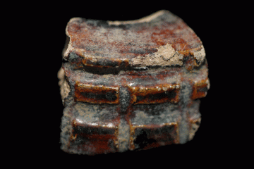 Fragment eines Miniaturgefäßes vom Alten Schloss bei Kleinwallstadt, um 1250, Fd.-Nr. 281