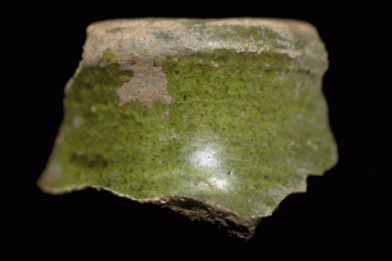 Fragment eines Miniaturgefäßes vom Alten Schloss bei Kleinwallstadt, um 1250, Fd.-Nr. 281