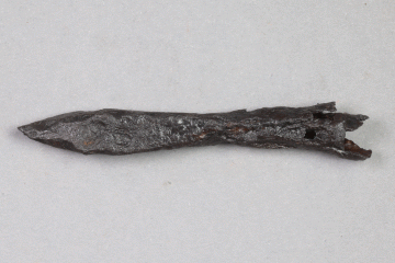 Armbrustbolzen aus Eisen vom Kloster Elisabethenzell, um 1300, Fd.-Nr. 113, H. 1,7 cm, Br. 9,0 cm