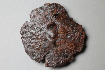 Fragment eines Kerzenleuchters aus Eisen vom Kloster Elisabethenzell, 1. Drittel 14. Jh., Fd.-Nr. 0351, H. 1,3 cm, Br. 10,5 cm