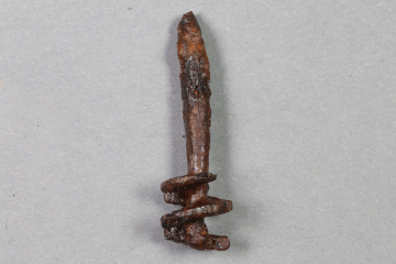 Fragment eines Steckschlüssels aus Eisen vom Kloster Elisabethenzell, 1. Drittel 14. Jh., Fd.-Nr. 0991, H. 4,4 cm, Br. 1,5 cm