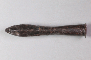 Armbrustbolzen von der Burg Hauenstein, letzes Drittel 14. Jh., Fd.-Nr. 111, H. 1,06 cm, Br. 6,7 cm