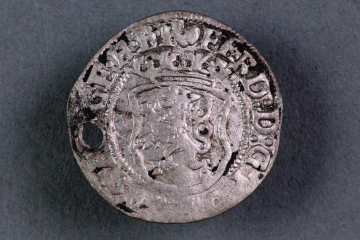 Münze mit Reichsadler vom Kugelberg bei Goldbach, (?), Zweite Hälfte 16. Jahrhundert, Fz.-Nr. 228, H. 1,83 cm, Br. 1,83 cm