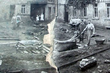 Archäologie gehörte bereits um 1900 zum Obernburger Alttag. In einer Gerberei in der Altstadt wurden die beim Ausheben von Gruben zur Präparierung von Häuten vorgefundenen römischen Bauteile einfach daneben gelegt.