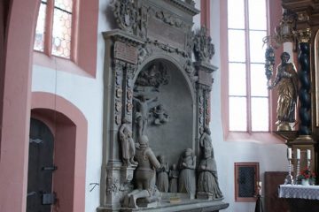 Das 7,4 m hohe Echterepitaph beherrscht den Chor der alten Wallfahrtskirche in Hessenthal.