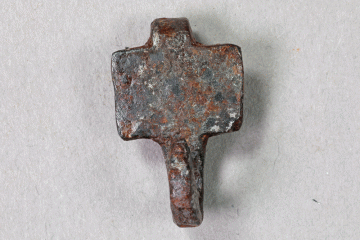 Haken aus Eisen von der Burg Mömbris, Unterfranken, letztes Drittel 14. Jh., Fd.-Nr. 109, H. 2,03 cm, Br. 1,37 cm