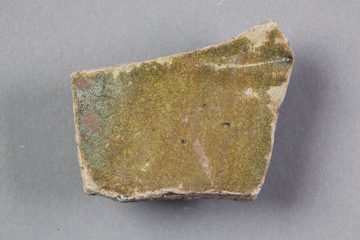 Fragment eines Aquamaniles aus Keramik vom Gotthardsberg, Unterfranken, 13. Jahrhundert, Fd.-Nr. 0577a, H. 3,45 cm, Br. 4,12 cm