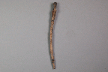 Stichel aus Eisen vom Gotthardsberg, Unterfranken, 14. Jahrhundert, Fd.-Nr. 1058, H. 12,5 cm, Br. 0,55 cm