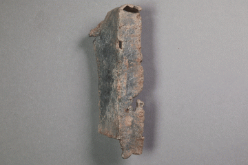 Verfugungsblei vom Gotthardsberg, Unterfranken, 15. Jahrhundert, Fd.-Nr. 0111, H. 10,10 cm, Br. 2,85 cm