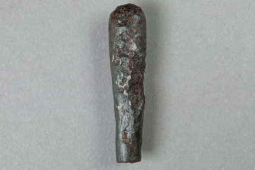 Löffelbohrer (?) aus Eisen von der Burg Mömbris, Unterfranken, letztes Drittel 14. Jh., Fd.-Nr. 133, H. 5,95 cm, Br. 1,45 cm
