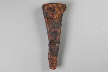 Amboß, zweite Hälfte 14. Jh., Fd.-Nr. 156, H. 10,3, Br. 3,8 cm