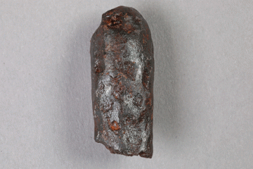 Fragment eines Bohrers aus Eisen von der Burg Mömbris, Unterfranken, letztes Drittel 14. Jh., Fd.-Nr. 247, H. 3,5 cm, Br. 1,4 cm