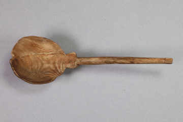 Löffel, um 1400, Fd.-Nr. 256, H. 4,7 cm, Br. 15,8 cm