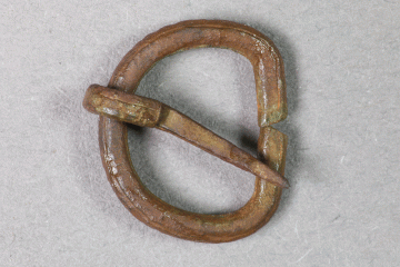 Schnalle, um 1400, Fd.-Nr. 244, H 1,4 cm, Br. 1,2 cm
