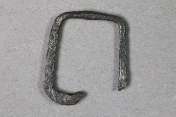 Schnalle, um 1400, Fd.-Nr. 203, H 1,48 cm, Br. 1,25 cm