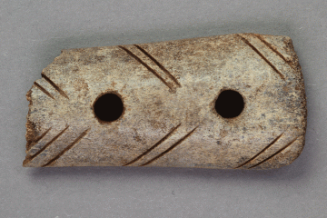 Messergriff aus Knochen vom Gotthardsberg, Unterfranken, 11. Jahrhundert, Fd.-Nr. 0218, H. 5,40 cm, Br. 2,60 cm
