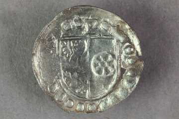 Silbermünze vom Gotthardsberg, Unterfranken, Ende 15. Jahrhundert, Fd.-Nr. 0308, H. 1,38 cm, Br. 1,10 cm
