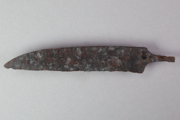 Messer aus Eisen vom Gotthardsberg, Unterfranken, Anfang 12. Jahrhundert, Fd.-Nr. 0318, H. 2,23 cm, Br. 13,10 cm