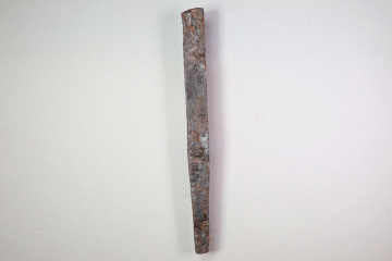 Stab aus Eisen vom Gotthardsberg, Unterfranken, ca. 1350, Fd.-Nr. 0413, H. 24,8 cm, Br. 2,2 cm