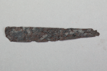 Messer aus Eisen vom Gotthardsberg, Unterfranken, 1. Hälfte 14. Jahrhundert, Fd.-Nr. 0415, H. 1,2 cm, Br. 7,8 cm
