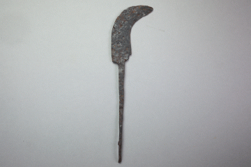 Rebmesser aus Eisen vom Gotthardsberg, Unterfranken, erste Hälfte 16. Jahrhundert, Fd.-Nr. 0447, H. 17,95 cm, Br. 4,37 cm