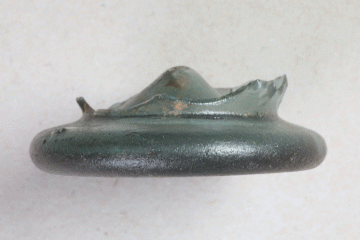 Fragment einer gestauchten Flasche aus Waldglas, um 1400