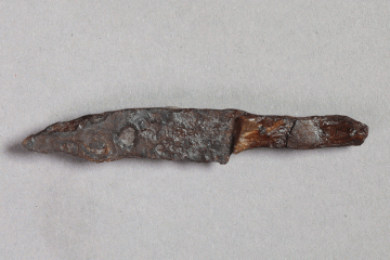 Messer von der Burg Hauenstein, um 1400, Fd.-Nr. 266, H. 1,4 cm, Br. 8,4 cm